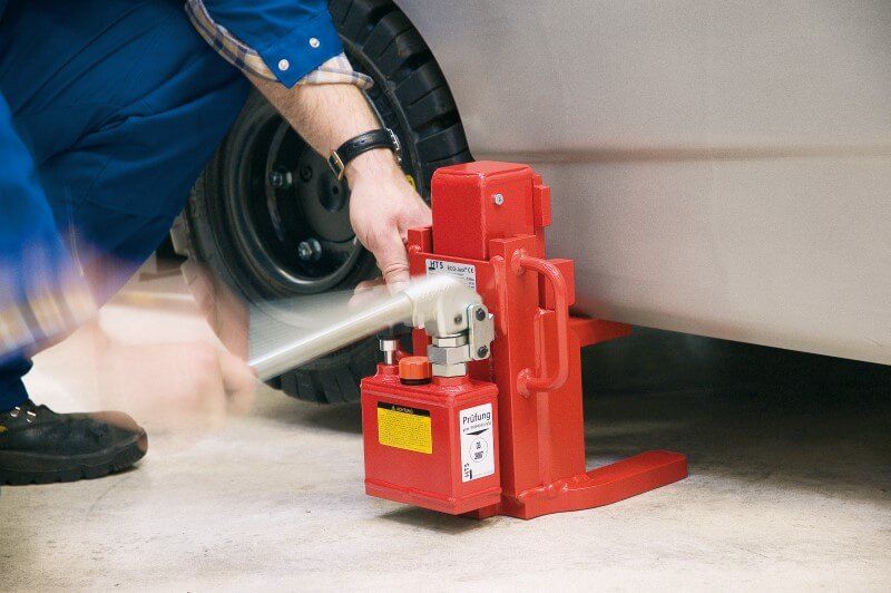 Hydraulic Jacks: What Are They and How Do They Work?